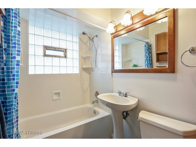 311 E Wayne Pl, Wheeling, IL 60090 photo 9