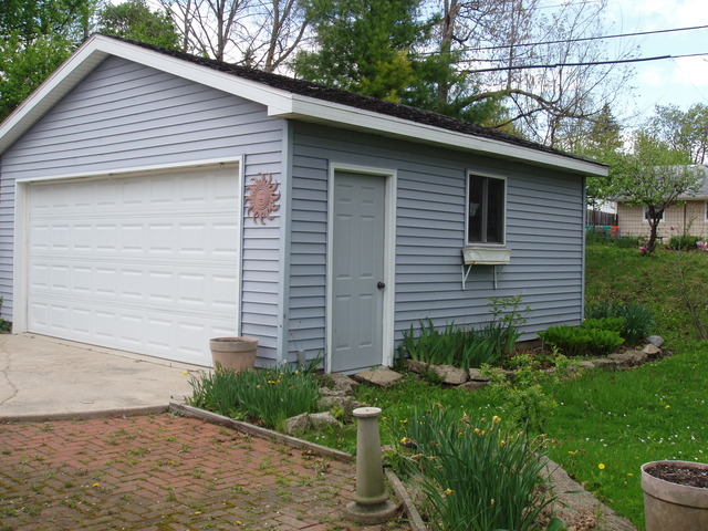 323 E Royal Dr, Dekalb, IL 60115 photo 2
