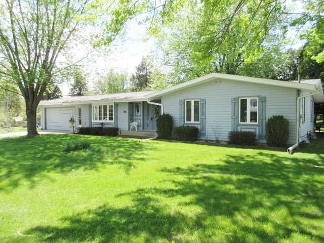 1119 N Jefferson Ave, Dixon, IL 61021 photo 1