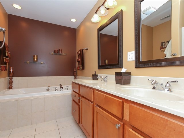 701 Deborah Ave, Elgin, IL 60123 photo 13