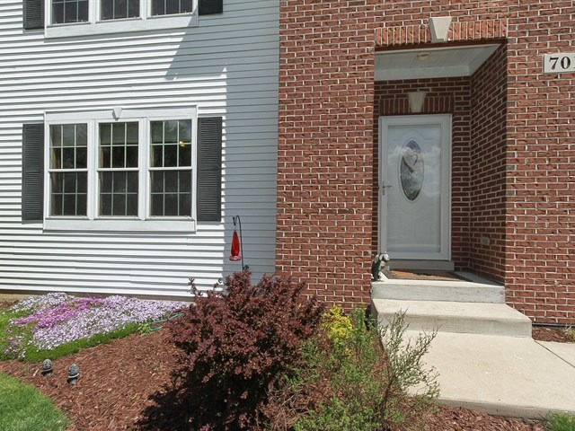 701 Deborah Ave, Elgin, IL 60123 photo 2