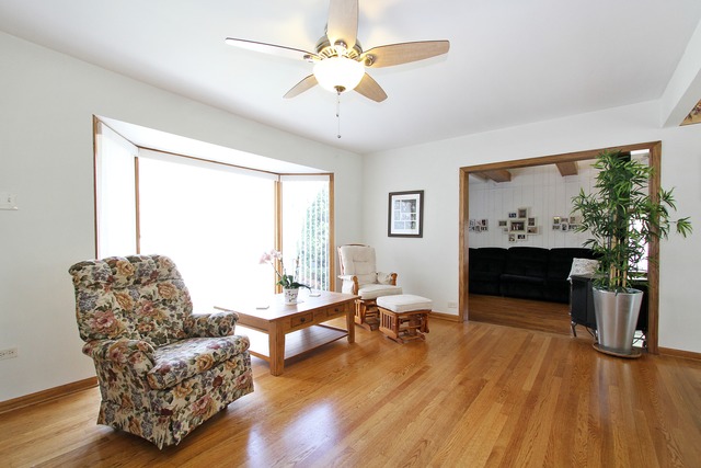 8018 Rutherford Ave, Burbank, IL 60459 photo 2