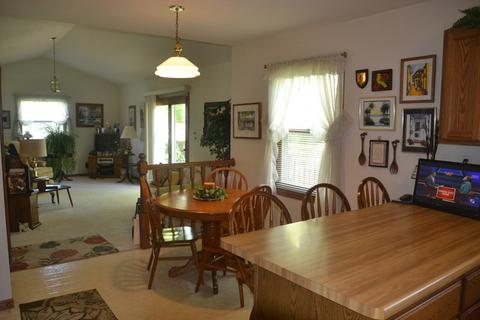 320 Fieldstone Ln, Dixon, IL 61021 photo 7