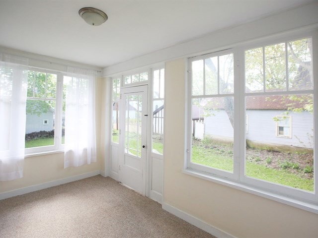 215 N Commonwealth Ave, Elgin, IL 60123 photo 9