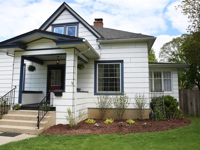 215 N Commonwealth Ave, Elgin, IL 60123 photo 1
