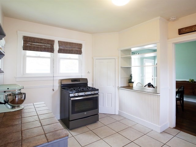 215 N Commonwealth Ave, Elgin, IL 60123 photo 6