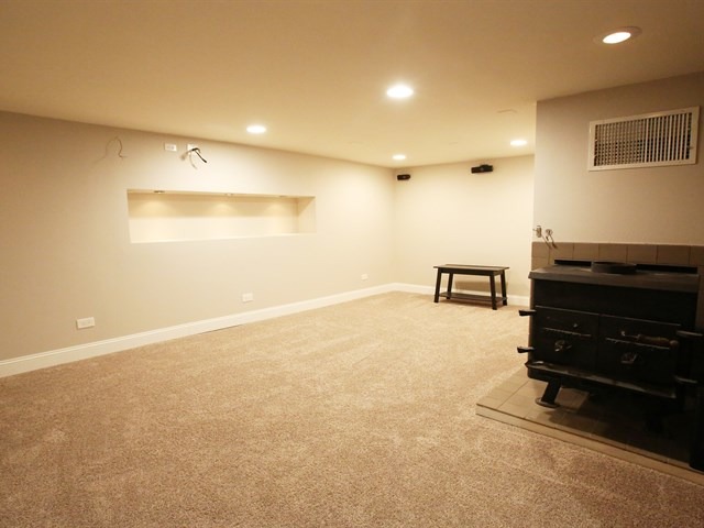 215 N Commonwealth Ave, Elgin, IL 60123 photo 14