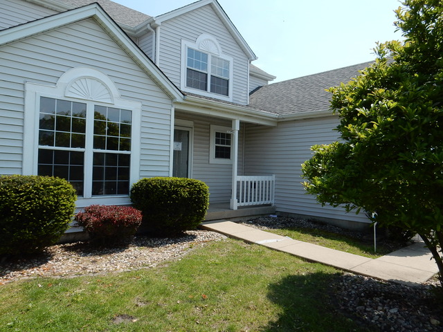1908 Chestnut Grove Dr, Plainfield, IL 60586 photo 2