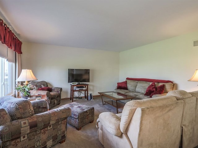 1707 Fox Ridge Dr, Plainfield, IL 60586 photo 2