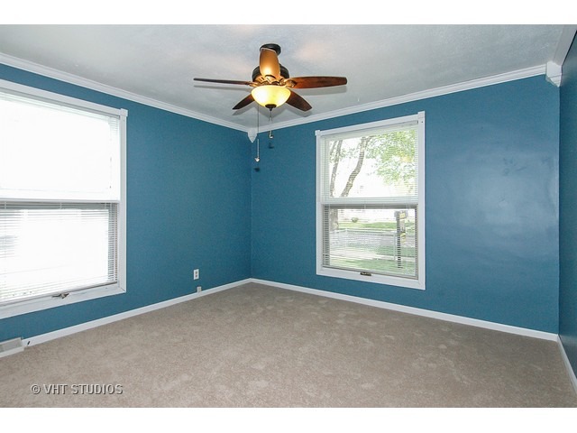 628 Lavoie Ave, Elgin, IL 60120 photo 6