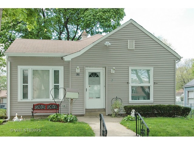 628 Lavoie Ave, Elgin, IL 60120 photo 1