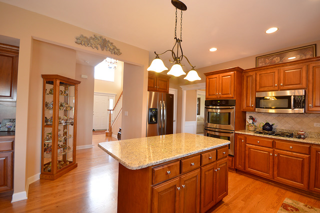 16518 S Mueller Cir, Plainfield, IL 60586 photo 2