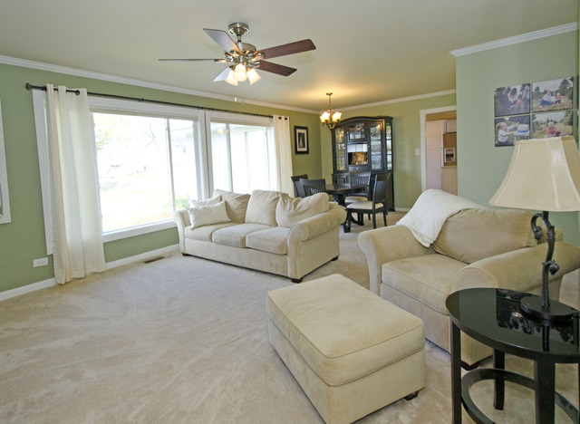 1380 Bedford Rd, Hoffman Estates, IL 60169 photo 9