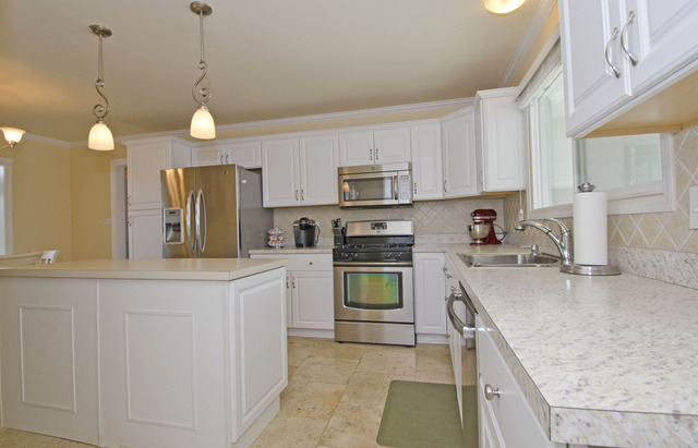 1380 Bedford Rd, Hoffman Estates, IL 60169 photo 4