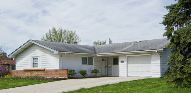 1380 Bedford Rd, Hoffman Estates, IL 60169 photo 1