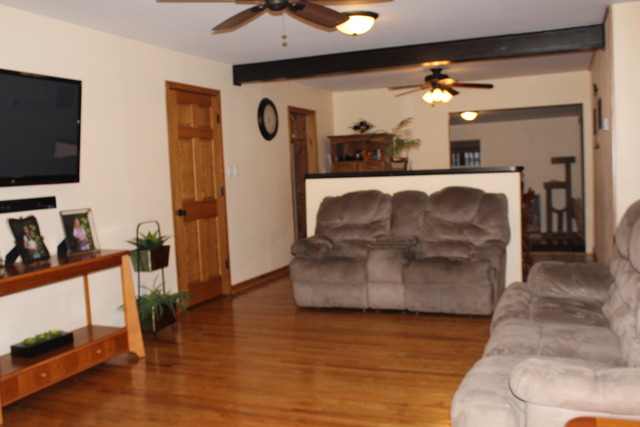 321 Macgregor Rd, Lockport, IL 60441 photo 2