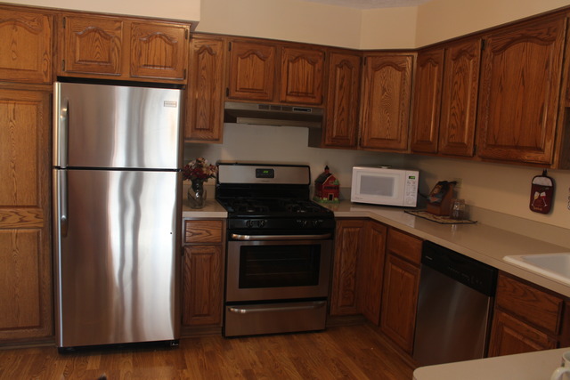 375 Illinois Blvd, Hoffman Estates, IL 60169 photo 7