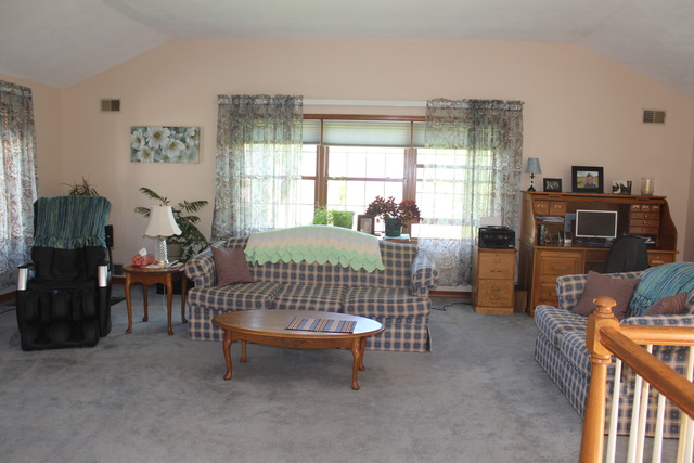 375 Illinois Blvd, Hoffman Estates, IL 60169 photo 6