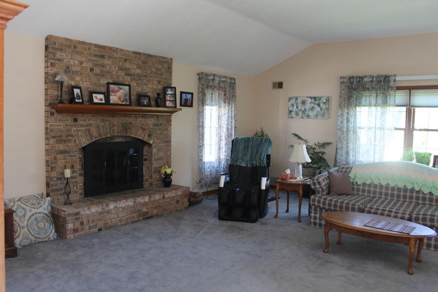 375 Illinois Blvd, Hoffman Estates, IL 60169 photo 4