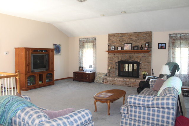 375 Illinois Blvd, Hoffman Estates, IL 60169 photo 5