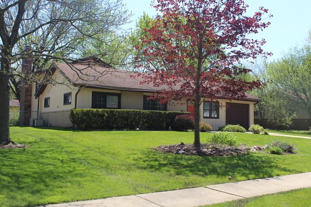 375 Illinois Blvd, Hoffman Estates, IL 60169 photo 3