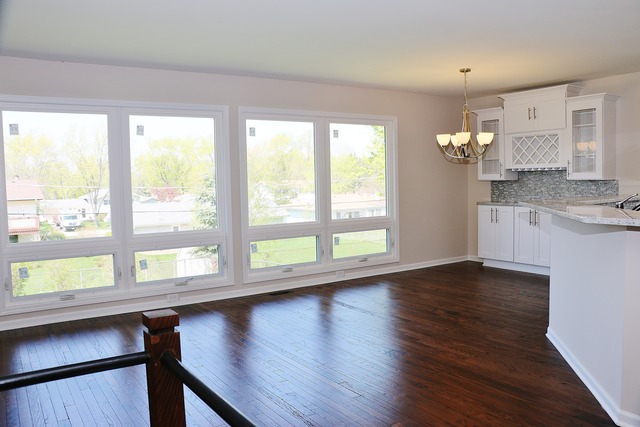 700 Durham Ln, Hoffman Estates, IL 60169 photo 4