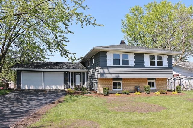 700 Durham Ln, Hoffman Estates, IL 60169 photo 1