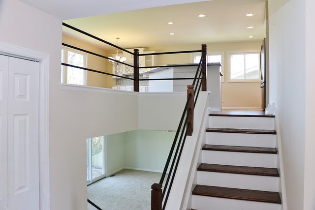 700 Durham Ln, Hoffman Estates, IL 60169 photo 3