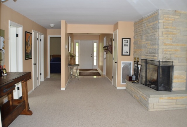 2815 Regner Rd, Mchenry, IL 60051 photo 2