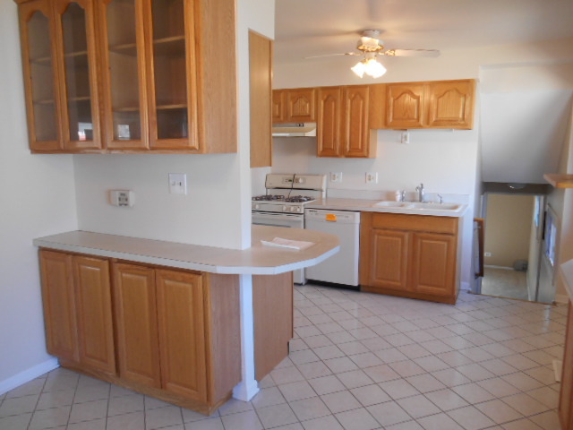 900 Olive St, Hoffman Estates, IL 60169 photo 5