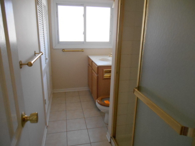 900 Olive St, Hoffman Estates, IL 60169 photo 11