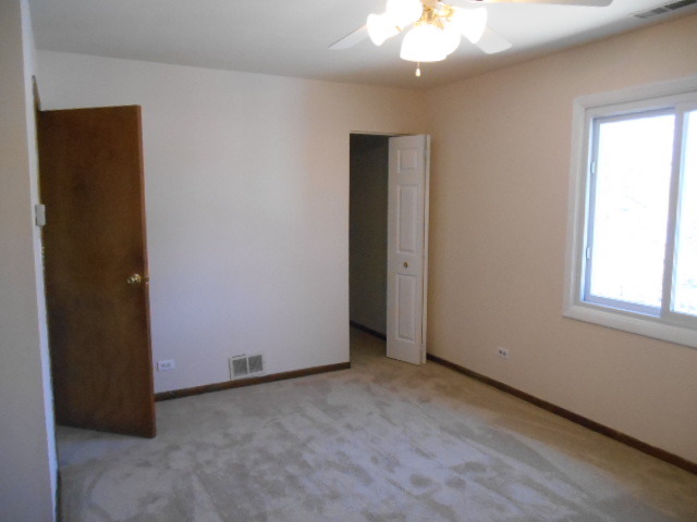 900 Olive St, Hoffman Estates, IL 60169 photo 19