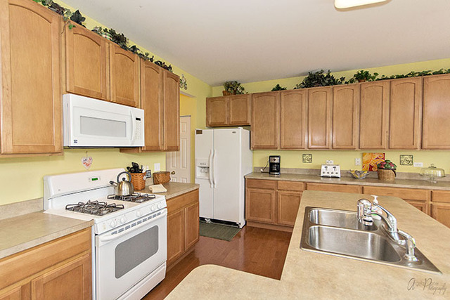 6426 Midleton Ln, Mchenry, IL 60050 photo 2