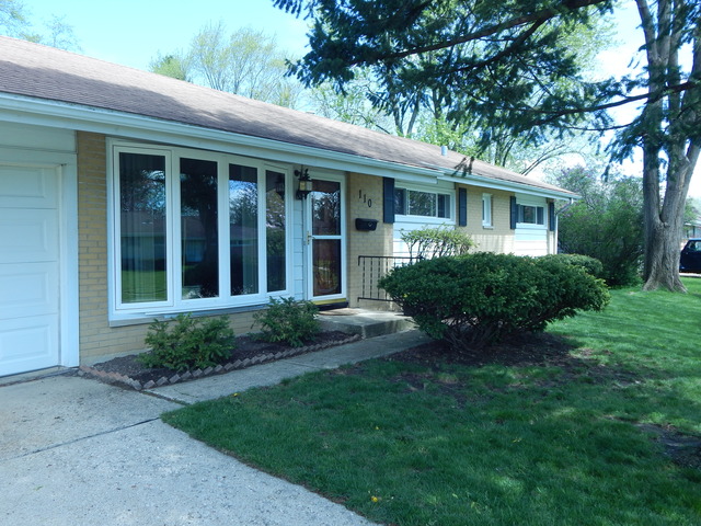 110 Flagstaff Ln, Hoffman Estates, IL 60169 photo 2