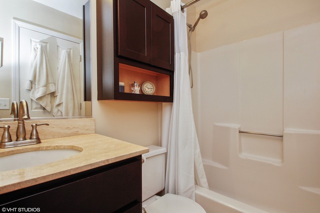 5854 Constitution Ave, Gurnee, IL 60031 photo 10