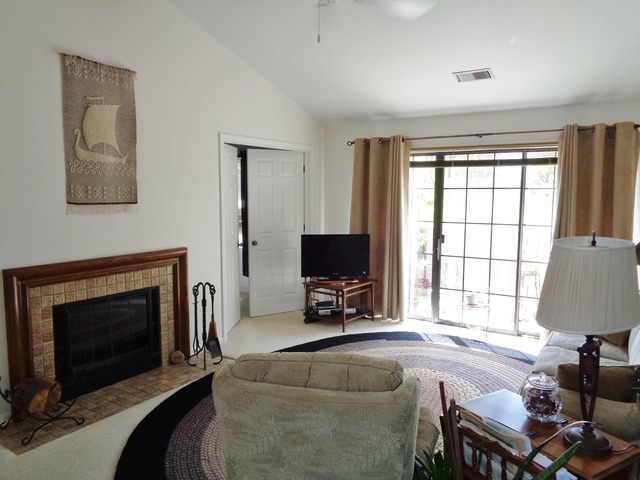1926 Gresham Cir #C, Wheaton, IL 60189 photo 3