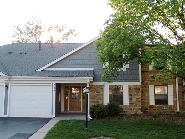 696 Oakmont Ln #B2, Wheeling, IL 60090 photo 1