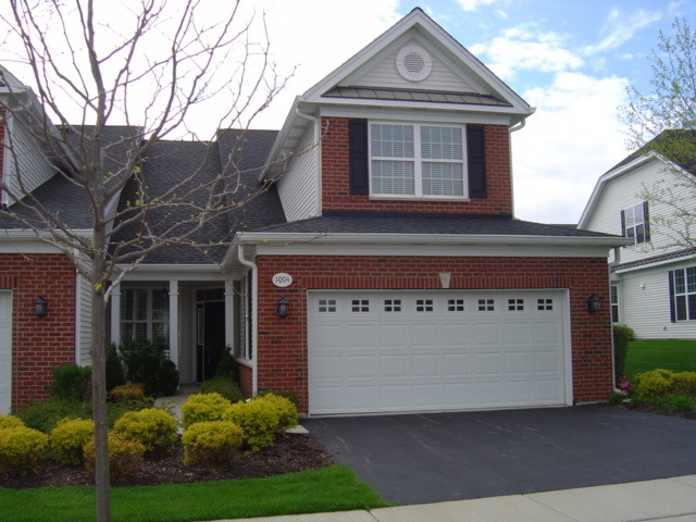 1004 Broadmoor Dr, Elgin, IL 60124 photo 1
