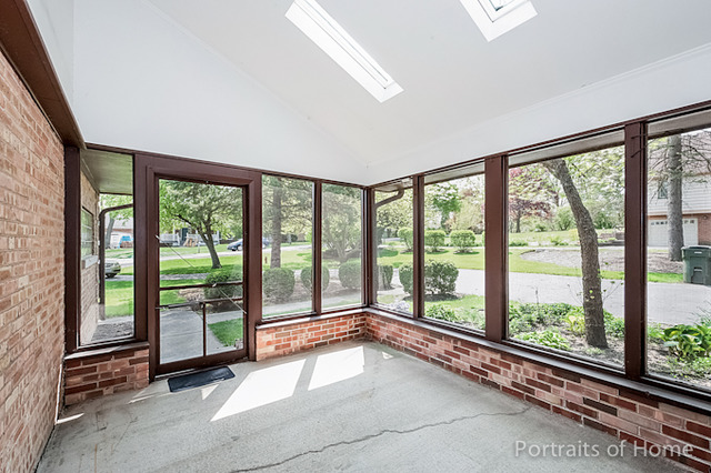 610 Polo Dr, Wheaton, IL 60187 photo 2