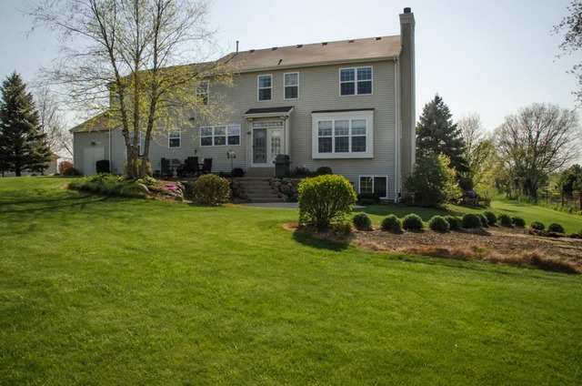 9308 Daniel Ln, Spring Grove, IL 60081 photo 2