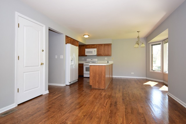 5 E Walnut St, Roselle, IL 60172 photo 9