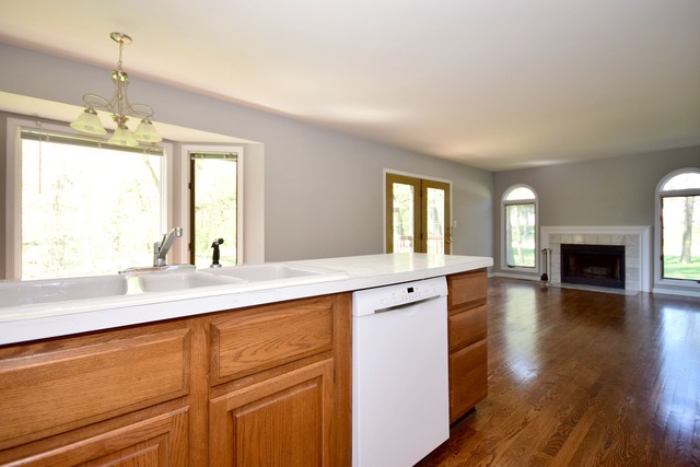 5 E Walnut St, Roselle, IL 60172 photo 10