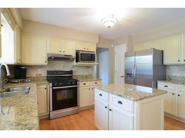 11 E Gilbert Rd, Palatine, IL 60067 photo 3