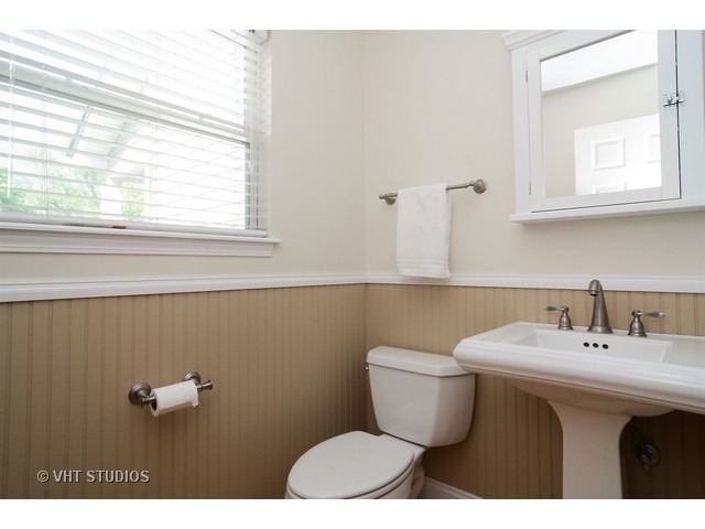 11 E Gilbert Rd, Palatine, IL 60067 photo 9