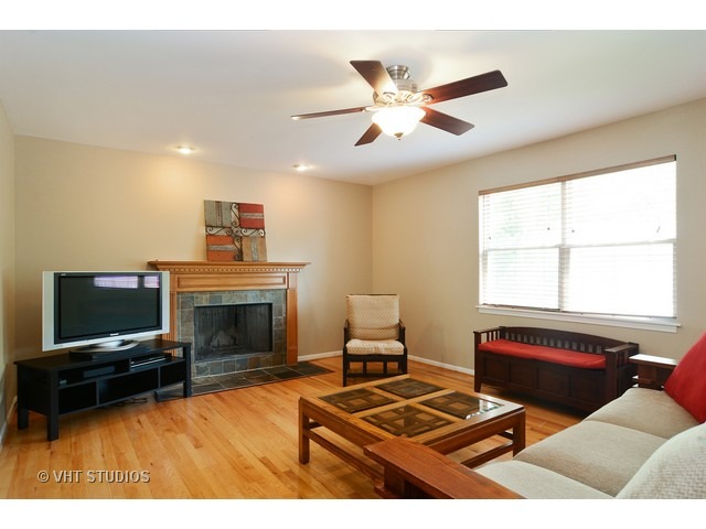 11 E Gilbert Rd, Palatine, IL 60067 photo 5