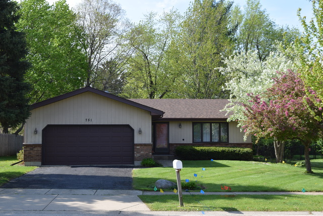 751 S Vista Dr, Algonquin, IL 60102 photo 1