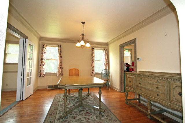329 Jefferson Ave, Elgin, IL 60120 photo 4