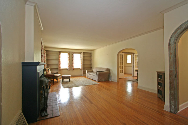 329 Jefferson Ave, Elgin, IL 60120 photo 2