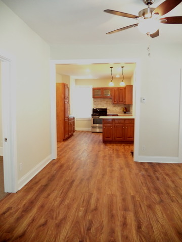 338 Moseley St, Elgin, IL 60123 photo 2