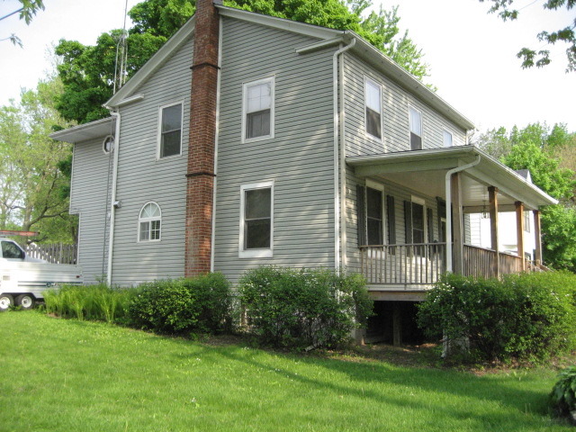 317 S Kankakee St, Wilmington, IL 60481 photo 2